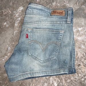 Women’s Levi’s Shorts